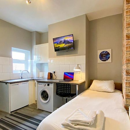 Limpenny Studio Apartment - Work Friendly And Outstanding Garden Studio Close To City Centre Nottingham Zewnętrze zdjęcie